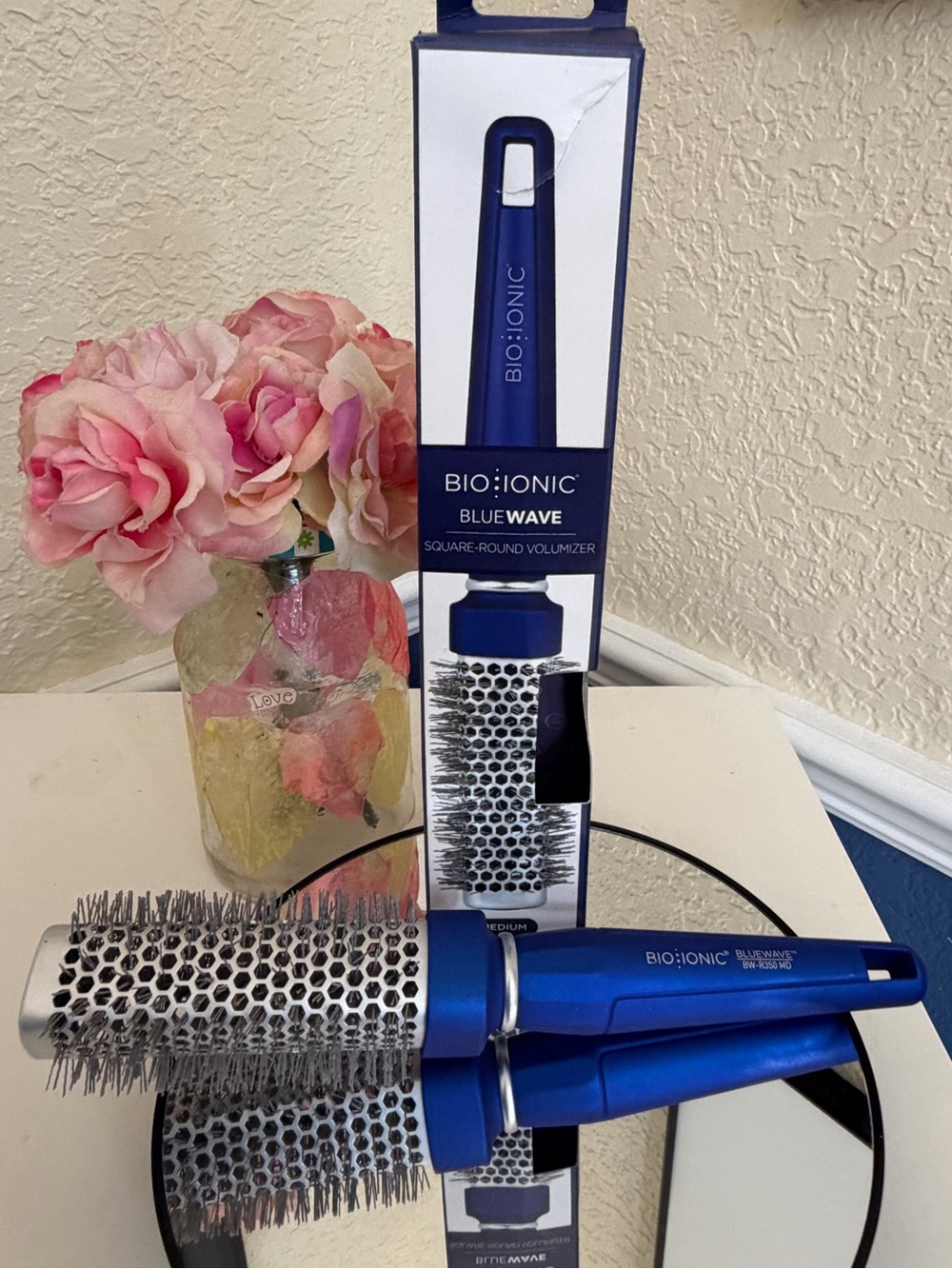 New in Box Bio Ionic Blue Wave Nano-Ionic Brush (Size Large)